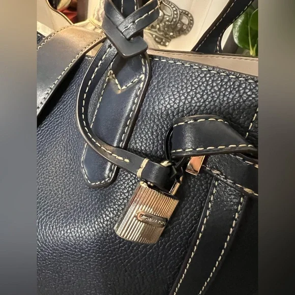 Michael Kors Navy Blue Tote Bag - Picture 9 of 16